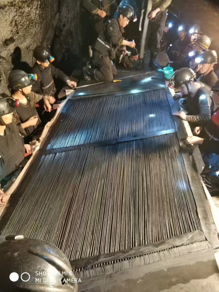 <b>中文精品一区通達煤礦井下用鋼（gāng）絲繩芯（xīn）輸送帶接頭工藝</b>